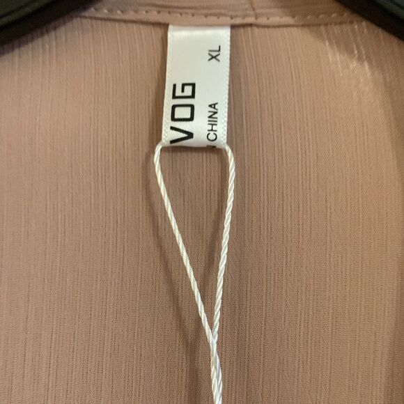 Acevog Size XL tan blouse.  Has lining in the front and crêpe like material. - Picture 4 of 11